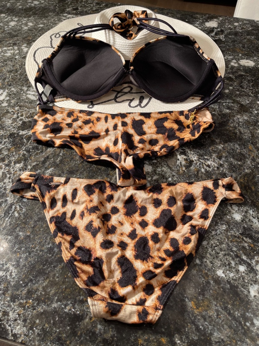 Victoria Secrets bikini bombshell 32DD and S hoop bottoms - Picture 13 of 16